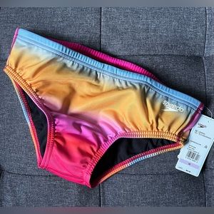 SPEEDO Men’s Sunset Swim Brief Racing Suit 32 NWT Sleek!